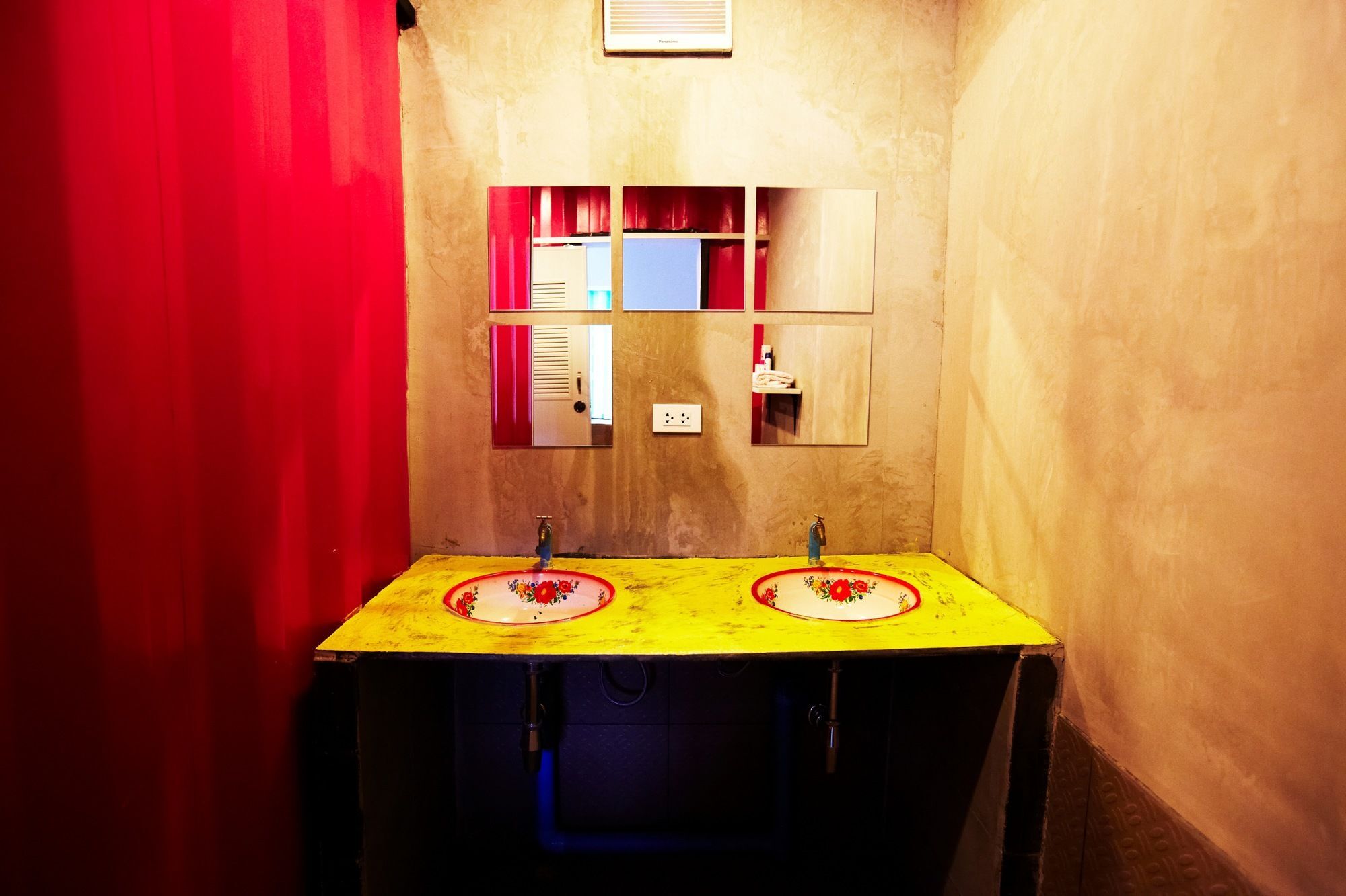 Wh Hostel バンコク都 エクステリア 写真